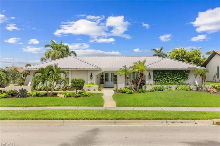 View of front of house featuring a front lawn