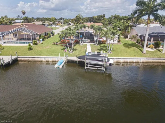 1911 Se 10th Ave, Cape Coral Fl 33990