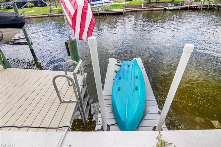 Floating dock that will hold a 3 seater jet ski.