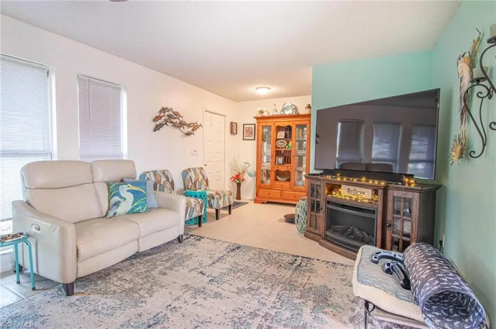 1911 Se 10th Ave, Cape Coral Fl 33990
