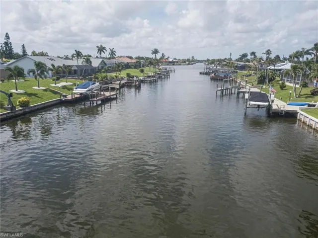 1911 Se 10th Ave, Cape Coral Fl 33990