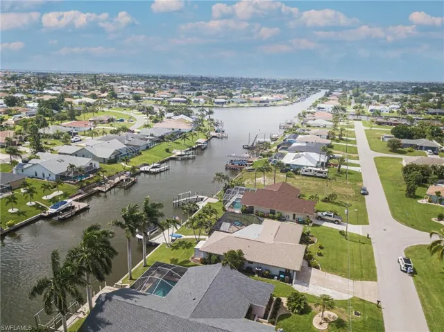1911 Se 10th Ave, Cape Coral Fl 33990