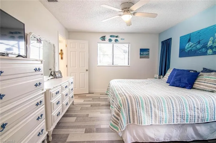1911 Se 10th Ave, Cape Coral Fl 33990