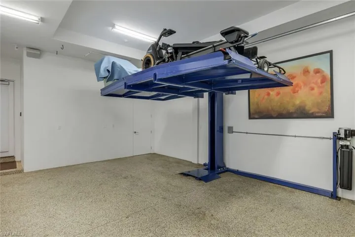 Over-sized single car garage with 6000 lbs lift for additional vehicle
