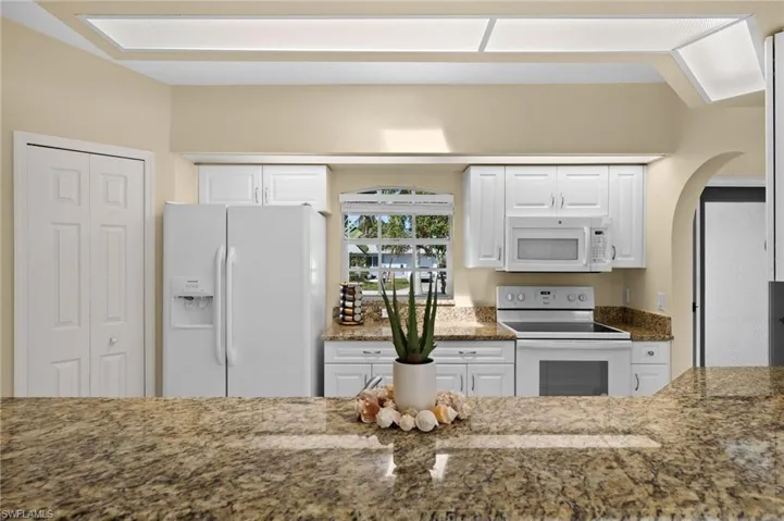 Kitchen with Refrigerator, Microwave and Oven