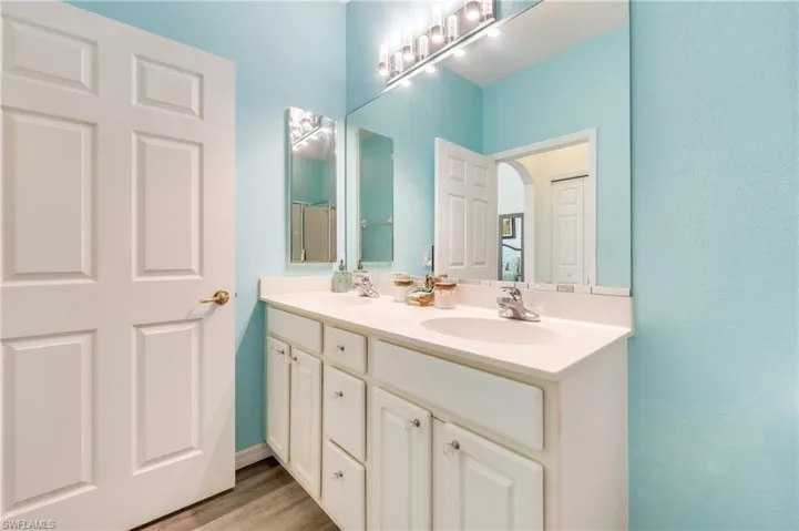 7863  Lake Sawgrass  LOOP, Fort Myers, FL 33907