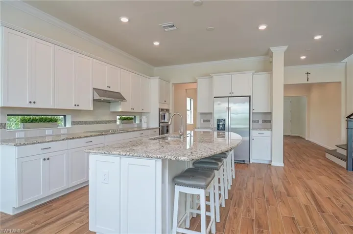 Kitchen - built-in appliances