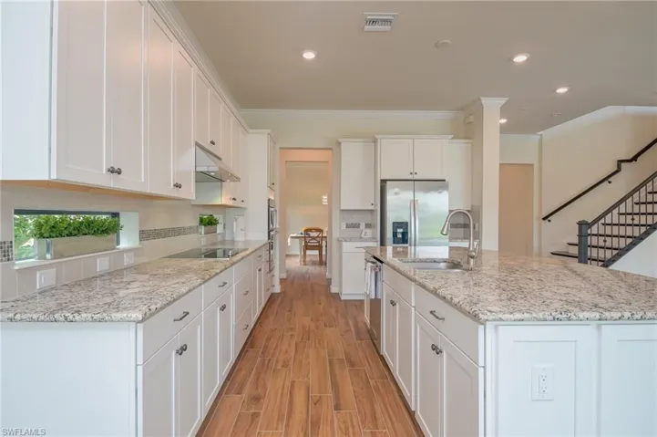 Kitchen - large island