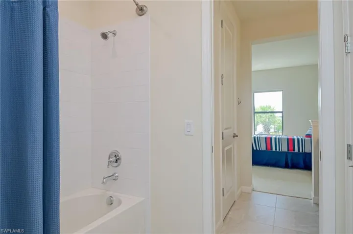 Jack & Jill bath