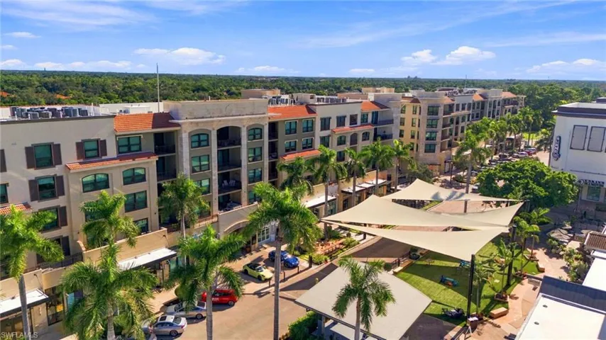 Shops & Boutiques steps away for convenience