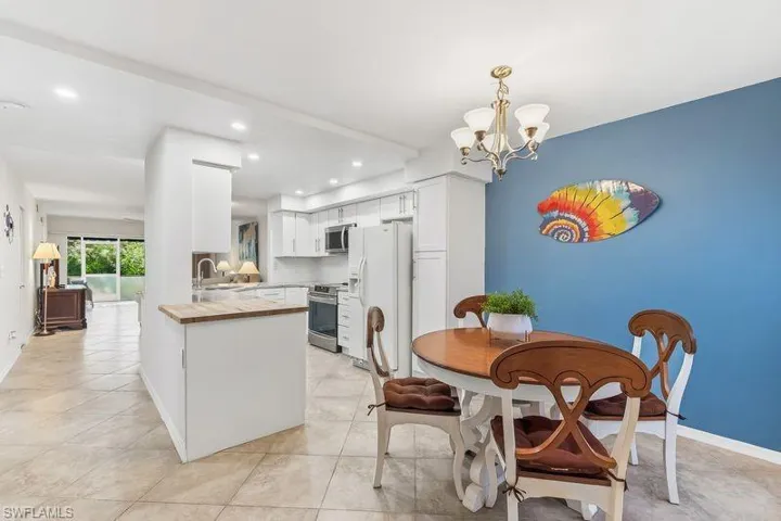Kitchen Eat-In area