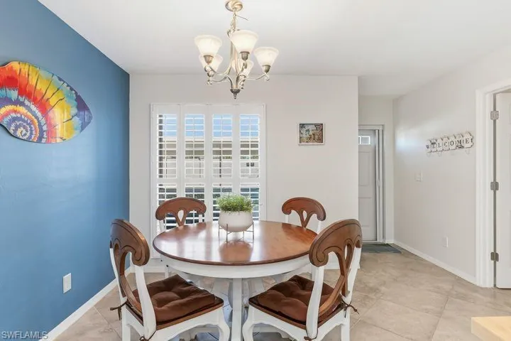 Kitchen Eat-In area