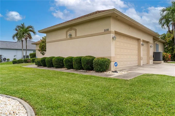 5118 Sw 19th Pl, Cape Coral, Florida 33914