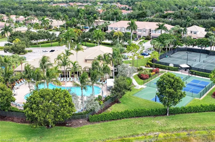 6541 Monterey Pt 54202, Naples, Florida 34105