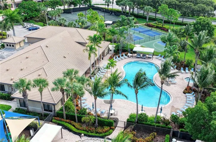 6541 Monterey Pt 54202, Naples, Florida 34105