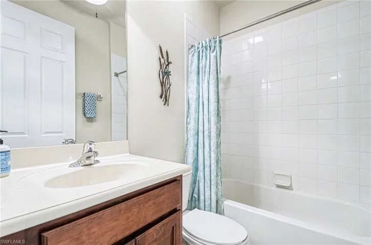 6541 Monterey Pt 54202, Naples, Florida 34105