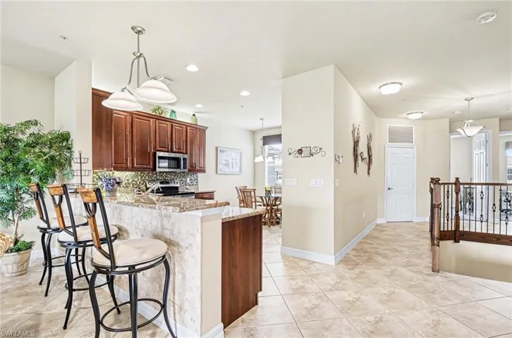 6541 Monterey Pt 54202, Naples, Florida 34105