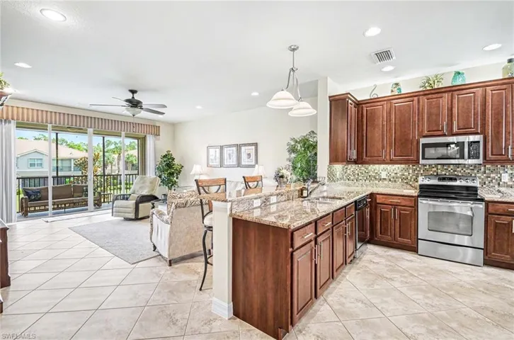 6541 Monterey Pt 54202, Naples, Florida 34105