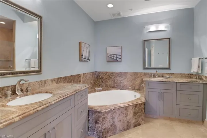 451  Bayfront  PL, Naples, FL 34102