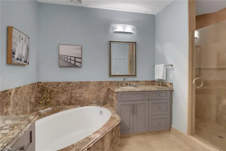 451  Bayfront  PL, Naples, FL 34102