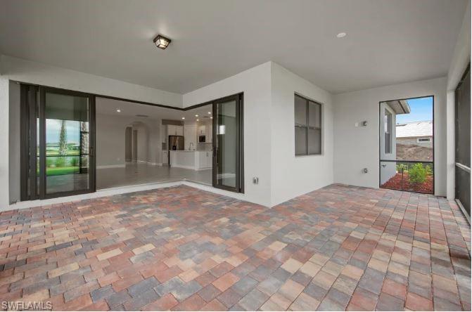 Zero corner sliders onto lanai