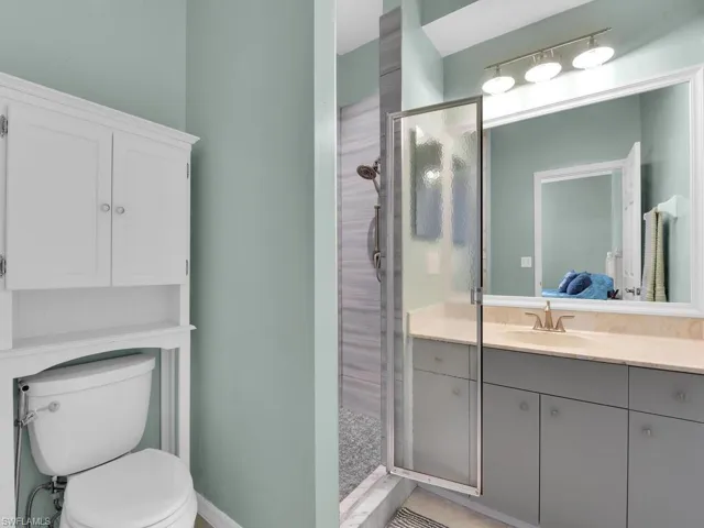 Master Bath w/ Updated Shower