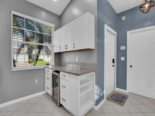 Beverage Nook w/ Wine Cover