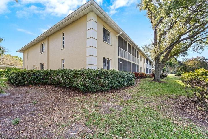 3705  Amberly  CIR, Naples, FL 34112