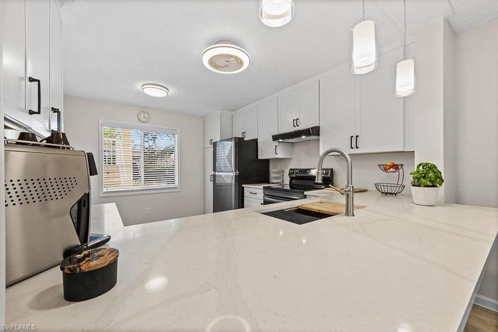 3705  Amberly  CIR, Naples, FL 34112