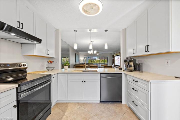 3705  Amberly  CIR, Naples, FL 34112