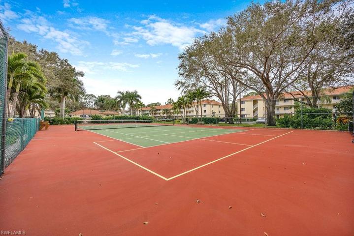 3705  Amberly  CIR, Naples, FL 34112