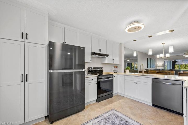 3705  Amberly  CIR, Naples, FL 34112