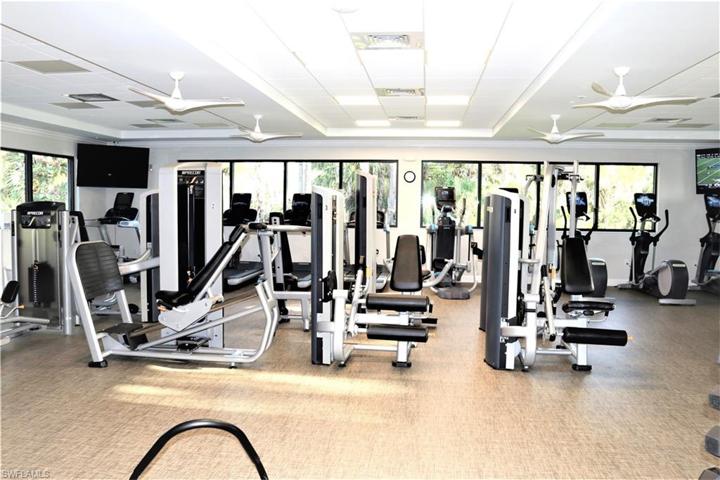 3705  Amberly  CIR, Naples, FL 34112