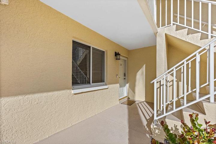 3705  Amberly  CIR, Naples, FL 34112