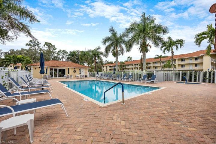 3705  Amberly  CIR, Naples, FL 34112