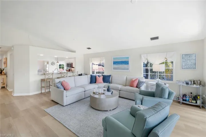6125  Reserve  CIR, Naples, FL 34119