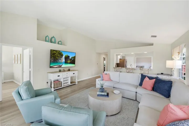 6125  Reserve  CIR, Naples, FL 34119