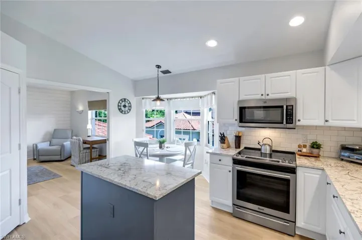 6125  Reserve  CIR, Naples, FL 34119