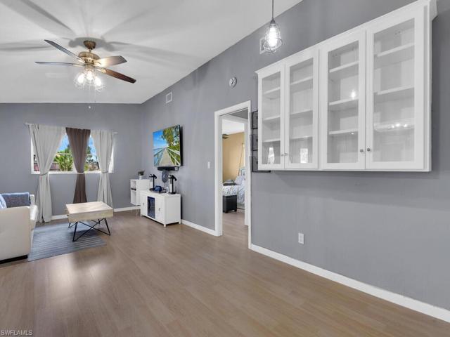 Breakfast Nook & Family Room