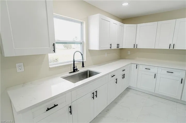 4810 Barcelona CIR, NAPLES FL 34112