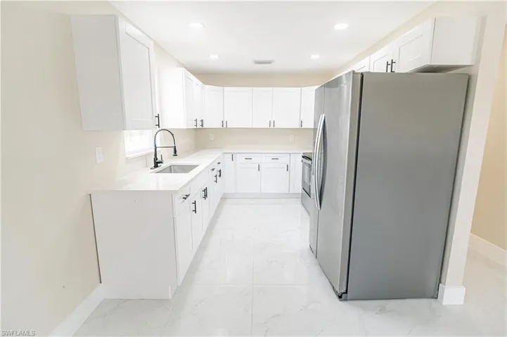 4810 Barcelona CIR, NAPLES FL 34112