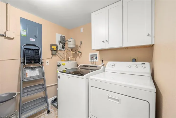 2137 SW Pine  LN, Cape Coral, FL 33991