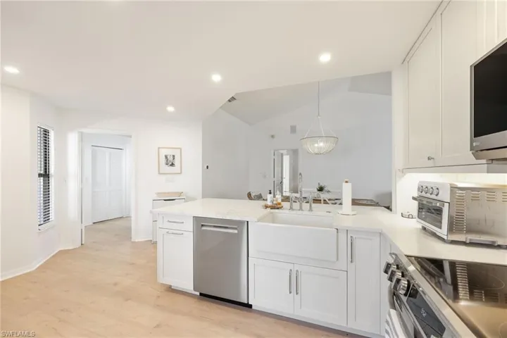 406 Courtside Dr # D201, Naples Fl 34105