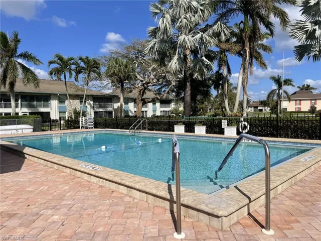 325 Charlemagne Blvd 101a, Naples, Florida 34112