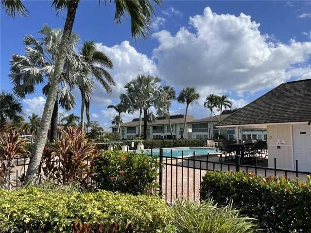 325 Charlemagne Blvd 101a, Naples, Florida 34112