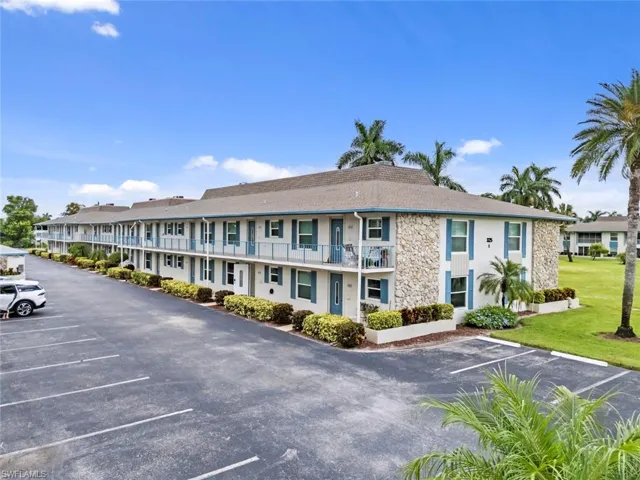325 Charlemagne Blvd 101a, Naples, Florida 34112
