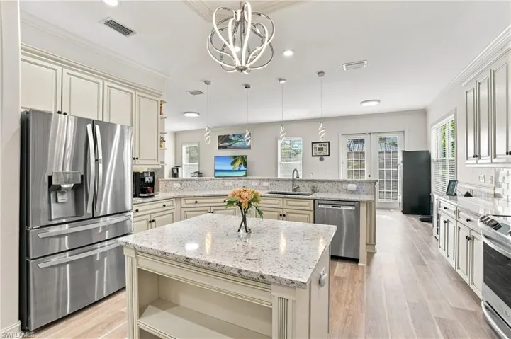 Gourmet Kitchen with lots of prep space, stainless steel appliances and quartz countertops.