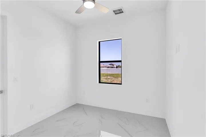 Empty room with ceiling fan