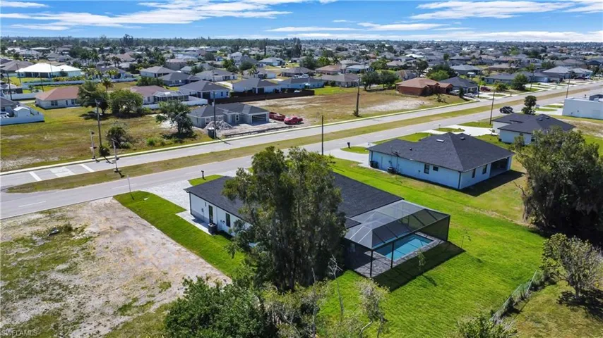 Birds eye view of property