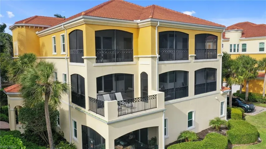 2nd floor carriage home
